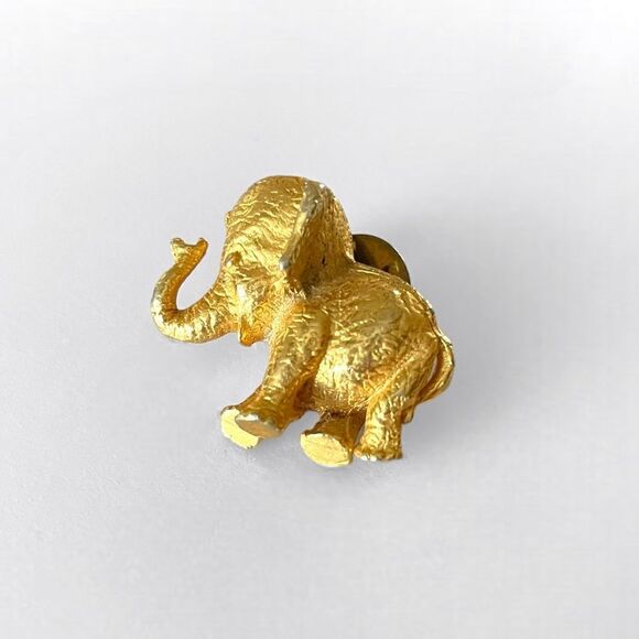 Gold Tone Elephant Pendant Brooch - Picture 2 of 4